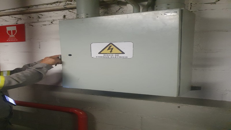 Manutenção de ar condicionado nas Lojas Rede 4